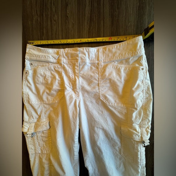 White House Black Market ladies capri cargo pants - Picture 5 of 9